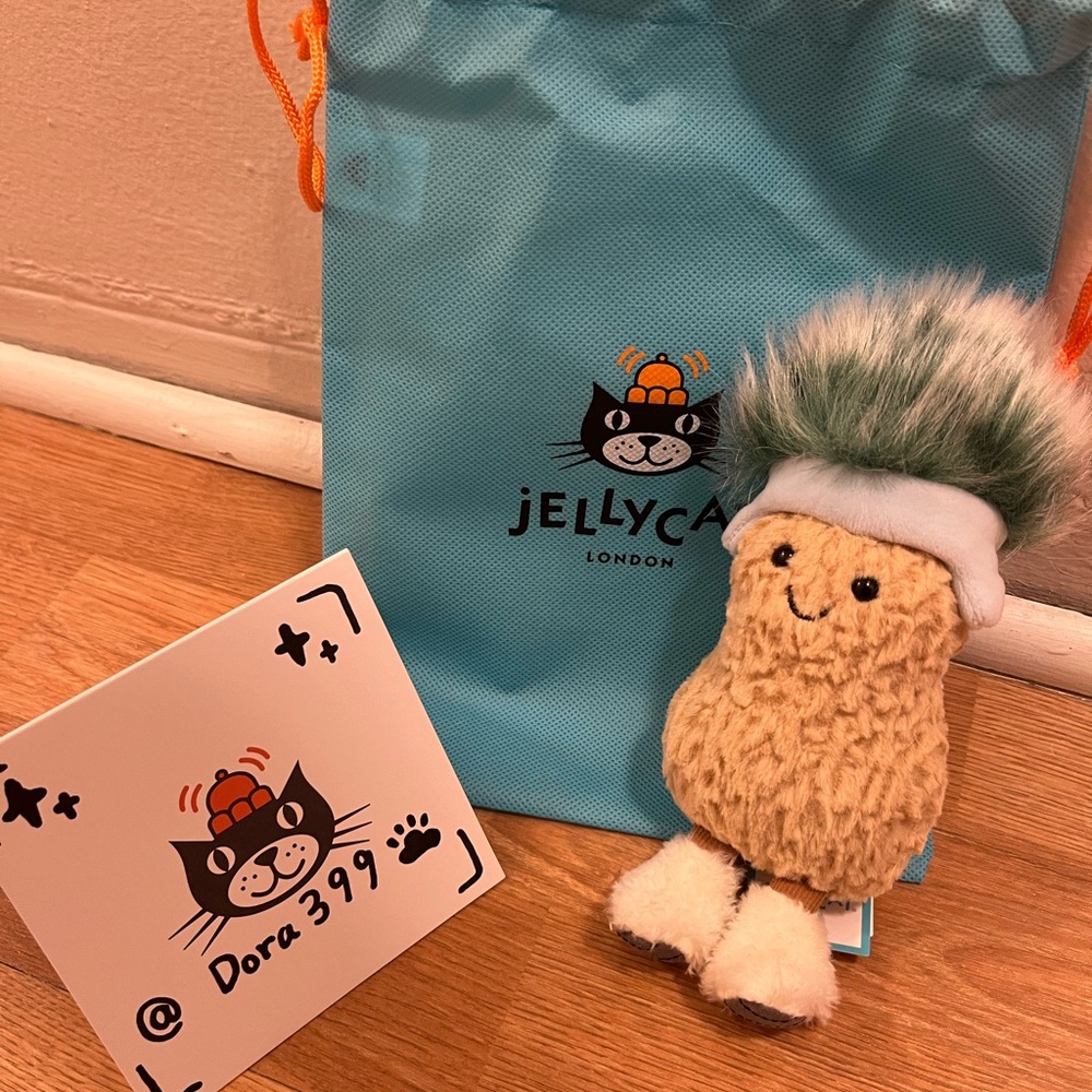 Jellycat Authentic Amuseables Peanut “Après Ski” – New with Dust Bag – 5.9”